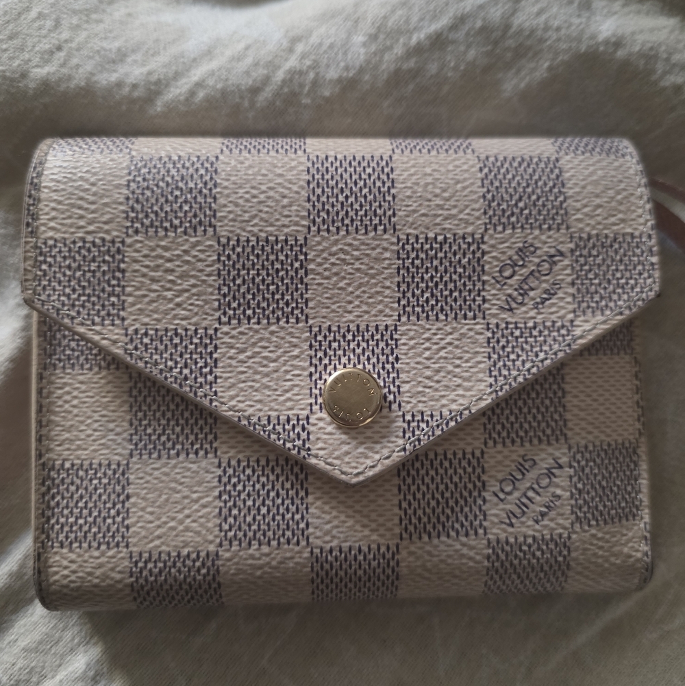 Louis Vuitton AUTHENTIC Victorine Azur Damier Wallet